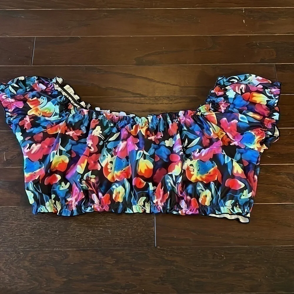 Two Piece Floral swimsuit - Picture 5 of 6